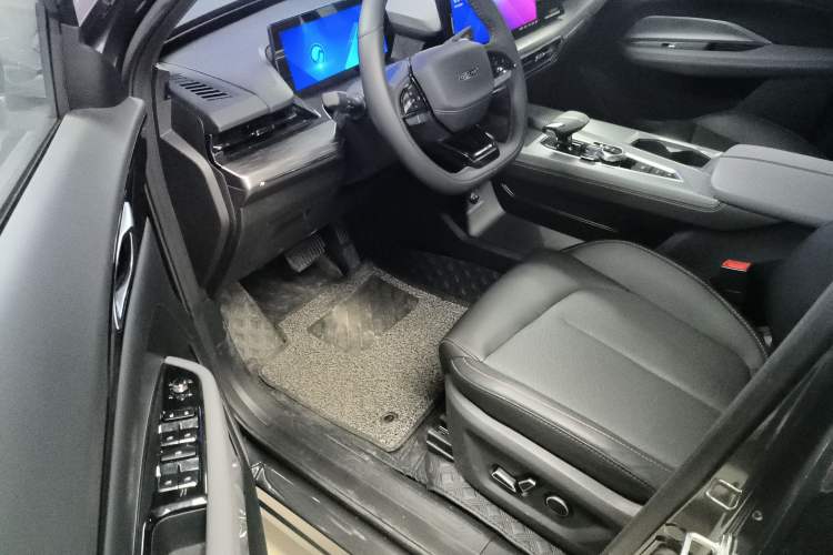Used CHANGAN OSHAN Z6 New Energy 2023 ZhiDian iDD 150KM Flagship PLUS Smart Parking Edition Driver Seat