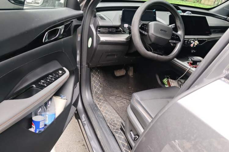 Used CHANGAN OSHAN Z6 New Energy 2023 ZhiDian iDD 150KM Flagship PLUS Smart Parking Edition Driver Seat