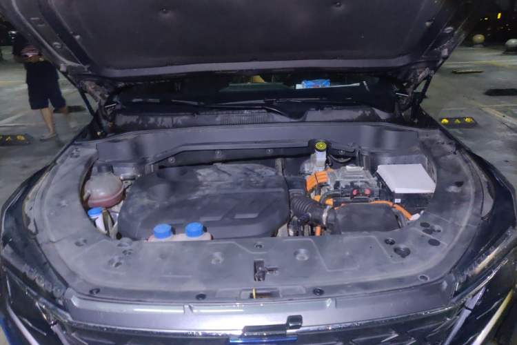 Used CHANGAN OSHAN Z6 New Energy 2023 ZhiDian iDD 150KM Flagship Model Engine Bay