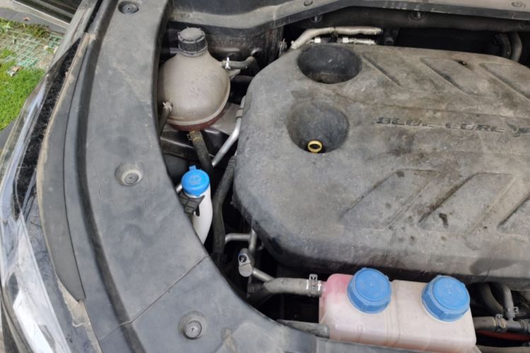 Used CHANGAN OSHAN Z6 New Energy 2023 ZhiDian iDD 150KM Flagship Model Engine Bay Right