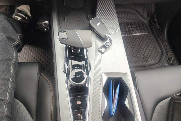 Used CHANGAN OSHAN Z6 New Energy 2023 ZhiDian iDD 150KM Flagship PLUS Smart Parking Edition Gear Lever