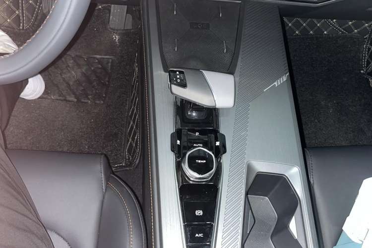 Used CHANGAN OSHAN Z6 New Energy 2023 ZhiDian iDD 150KM Flagship PLUS Smart Parking Edition Gear Lever