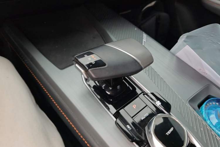Used CHANGAN OSHAN Z6 New Energy 2023 ZhiDian iDD 150KM Flagship Model Gear Lever