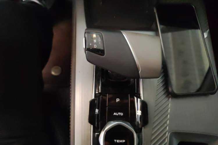 Used CHANGAN OSHAN Z6 New Energy 2023 ZhiDian iDD 150KM Flagship PLUS Smart Parking Edition Gear Lever