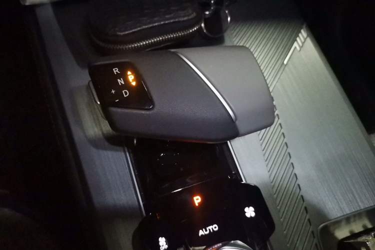 Used CHANGAN OSHAN Z6 New Energy 2023 ZhiDian iDD 150KM Flagship PLUS Gear Lever