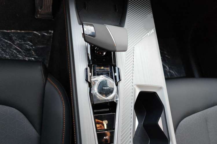 Used CHANGAN OSHAN Z6 New Energy 2023 ZhiDian iDD 150KM Flagship PLUS Smart Parking Edition Gear Lever