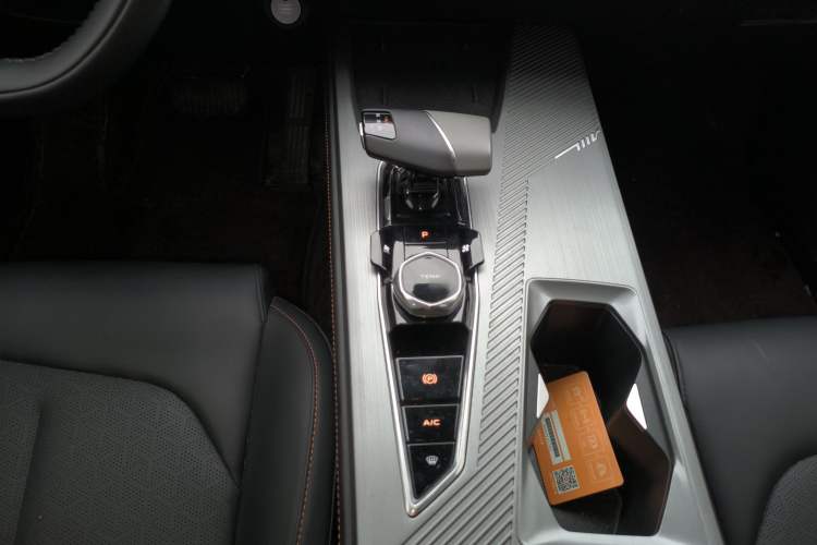 Used CHANGAN OSHAN Z6 New Energy 2023 ZhiDian iDD 150KM Flagship PLUS Smart Parking Edition Gear Lever