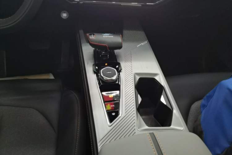 Used CHANGAN OSHAN Z6 New Energy 2023 ZhiDian iDD 150KM Flagship PLUS Smart Parking Edition Gear Lever