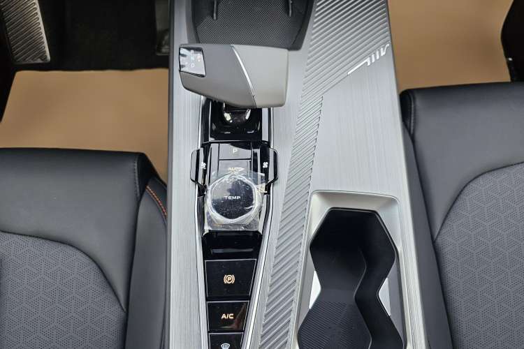 Used CHANGAN OSHAN Z6 New Energy 2023 ZhiDian iDD 150KM Flagship PLUS Smart Parking Edition Gear Lever