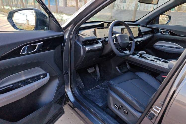 Used CHANGAN OSHAN Z6 New Energy 2023 ZhiDian iDD 150KM Flagship PLUS Smart Parking Edition Interior 2