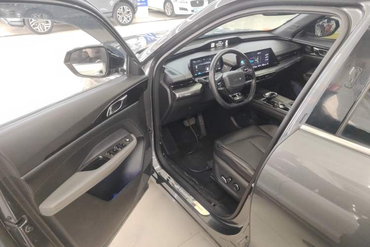Used CHANGAN OSHAN Z6 New Energy 2023 ZhiDian iDD 150KM Flagship PLUS Smart Parking Edition Interior 3