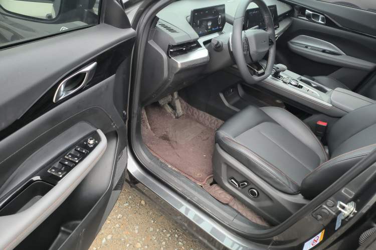Used CHANGAN OSHAN Z6 New Energy 2023 ZhiDian iDD 150KM Flagship PLUS Smart Parking Edition Interior 3