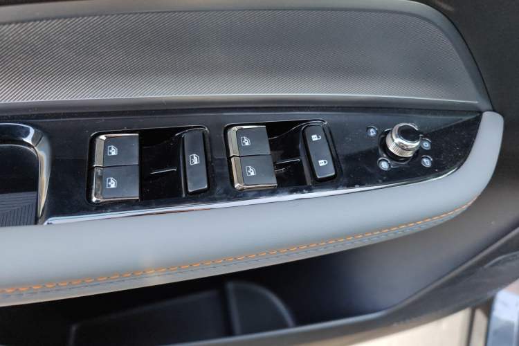 Used CHANGAN OSHAN Z6 New Energy 2023 ZhiDian iDD 150KM Flagship PLUS Smart Parking Edition Interior 5