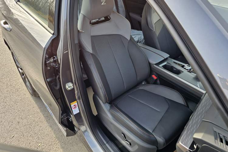 Used CHANGAN OSHAN Z6 New Energy 2023 ZhiDian iDD 150KM Flagship PLUS Smart Parking Edition Interior 8