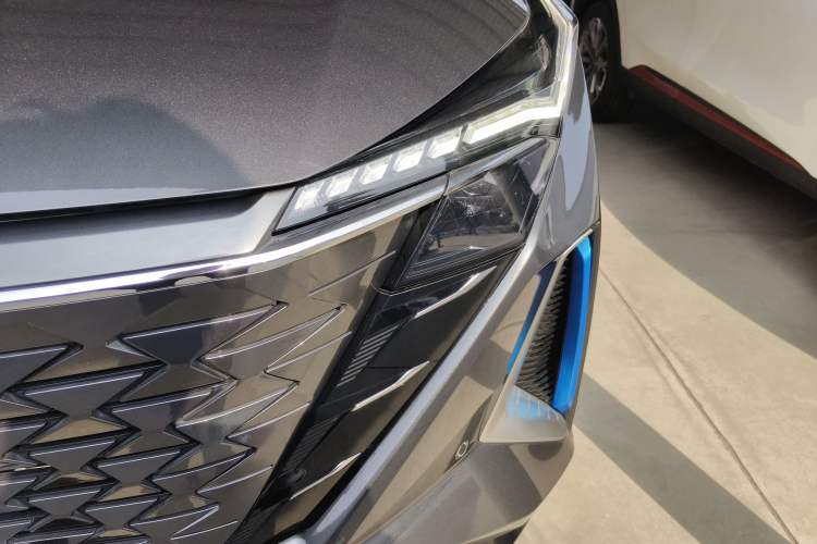 Used CHANGAN OSHAN Z6 New Energy 2023 ZhiDian iDD 150KM Flagship PLUS Smart Parking Edition Left Front Headlight
