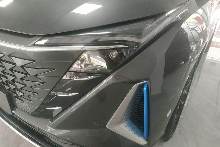 Used CHANGAN OSHAN Z6 New Energy 2023 ZhiDian iDD 150KM Flagship PLUS Smart Parking Edition Left Front Headlight
