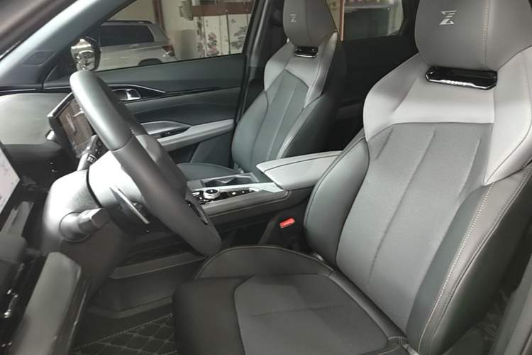 Used CHANGAN OSHAN Z6 New Energy 2023 ZhiDian iDD 150KM Flagship PLUS Smart Parking Edition Left Front Seat