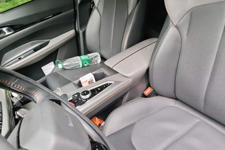 Used CHANGAN OSHAN Z6 New Energy 2023 ZhiDian iDD 150KM Flagship PLUS Smart Parking Edition Left Front Seat