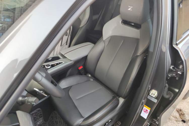Used CHANGAN OSHAN Z6 New Energy 2023 ZhiDian iDD 150KM Flagship PLUS Left Front Seat