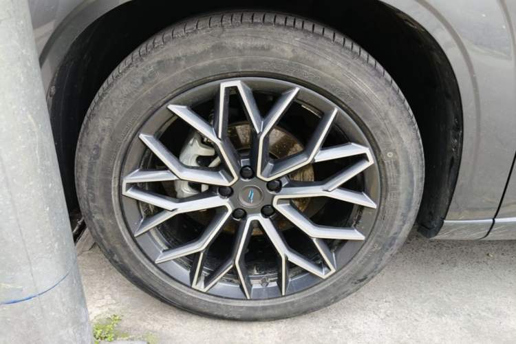 Used CHANGAN OSHAN Z6 New Energy 2023 ZhiDian iDD 150KM Flagship PLUS Left Front Wheel Hub