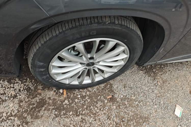 Used CHANGAN OSHAN Z6 New Energy 2023 ZhiDian iDD 150KM Flagship Model Left Front Wheel Hub