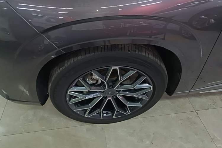 Used CHANGAN OSHAN Z6 New Energy 2023 ZhiDian iDD 150KM Flagship PLUS Left Front Wheel Hub