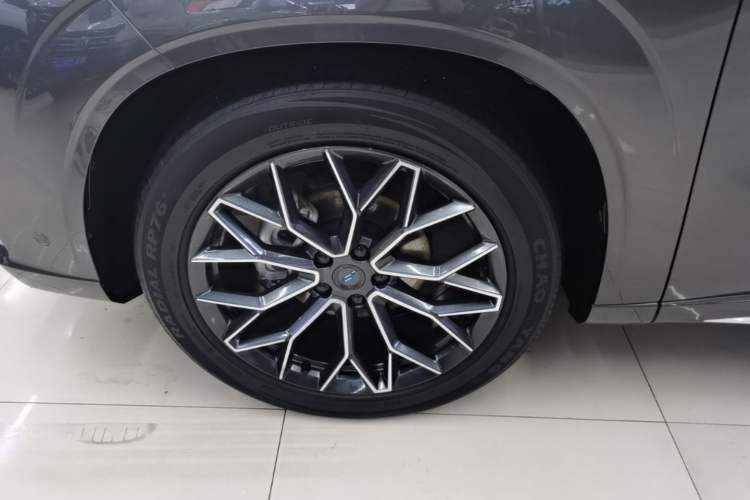 Used CHANGAN OSHAN Z6 New Energy 2023 ZhiDian iDD 150KM Flagship PLUS Smart Parking Edition Left Front Wheel Hub
