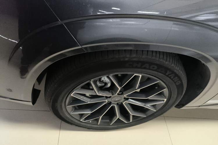 Used CHANGAN OSHAN Z6 New Energy 2023 ZhiDian iDD 150KM Flagship PLUS Smart Parking Edition Left Front Wheel Hub