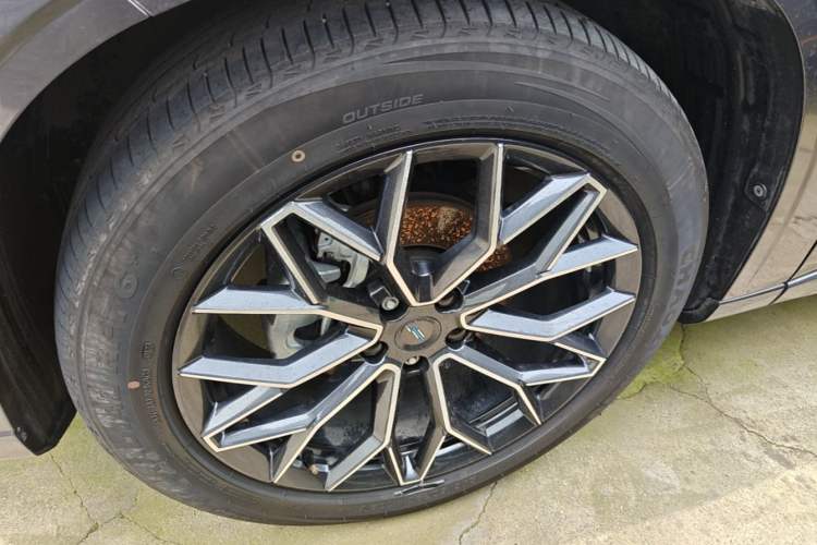 Used CHANGAN OSHAN Z6 New Energy 2023 ZhiDian iDD 150KM Flagship PLUS Smart Parking Edition Left Front Wheel Hub