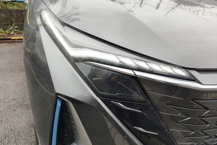 Used CHANGAN OSHAN Z6 New Energy 2023 ZhiDian iDD 150KM Flagship PLUS Right Front Headlight