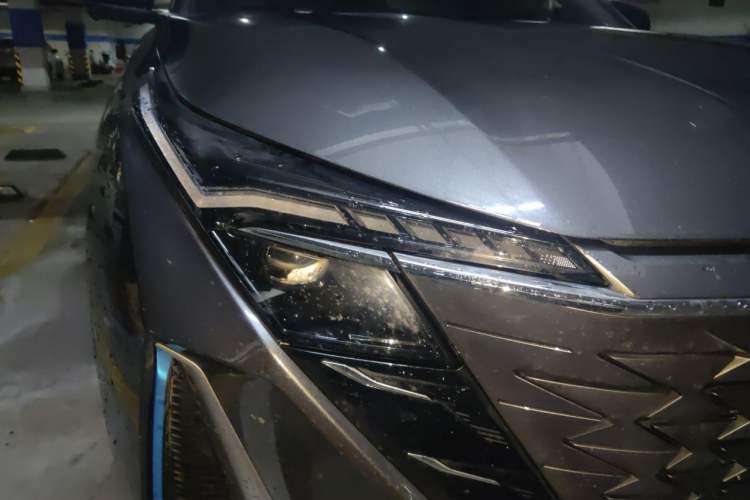 Used CHANGAN OSHAN Z6 New Energy 2023 ZhiDian iDD 150KM Flagship Model Right Front Headlight