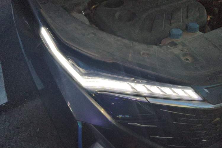 Used CHANGAN OSHAN Z6 New Energy 2023 ZhiDian iDD 150KM Flagship PLUS Right Front Headlight