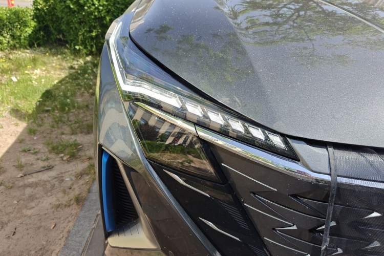 Used CHANGAN OSHAN Z6 New Energy 2023 ZhiDian iDD 150KM Flagship PLUS Right Front Headlight