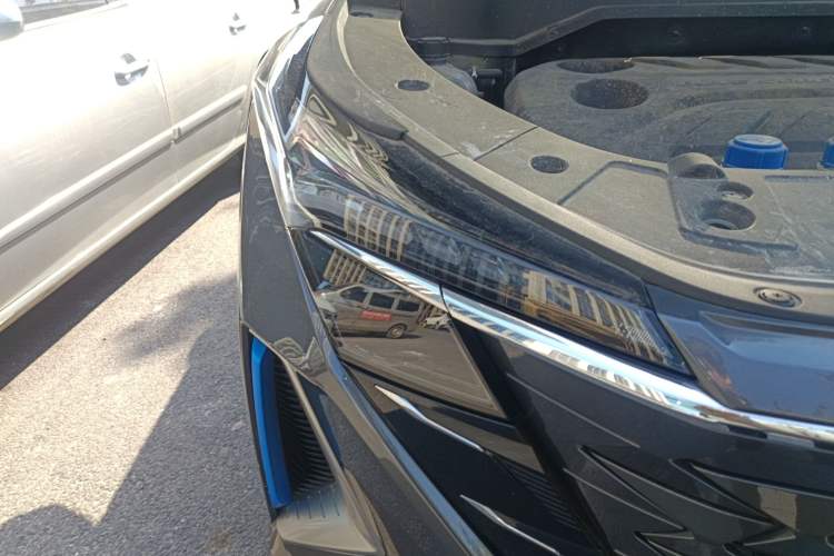 Used CHANGAN OSHAN Z6 New Energy 2023 ZhiDian iDD 150KM Flagship PLUS Smart Parking Edition Right Front Headlight