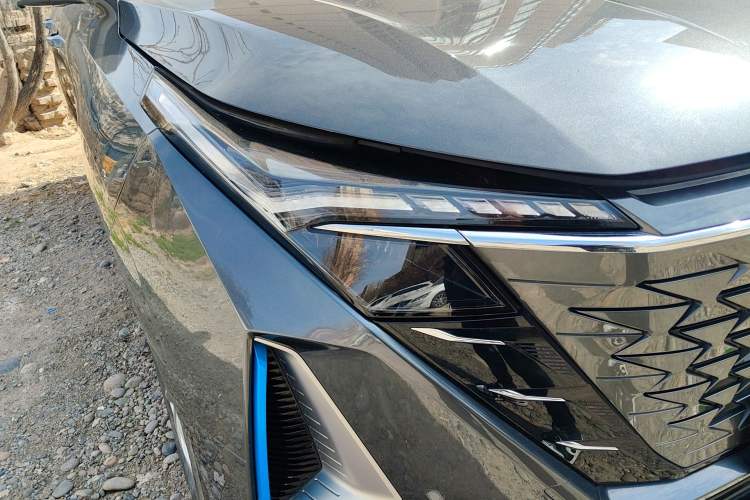 Used CHANGAN OSHAN Z6 New Energy 2023 ZhiDian iDD 150KM Flagship Model Right Front Headlight