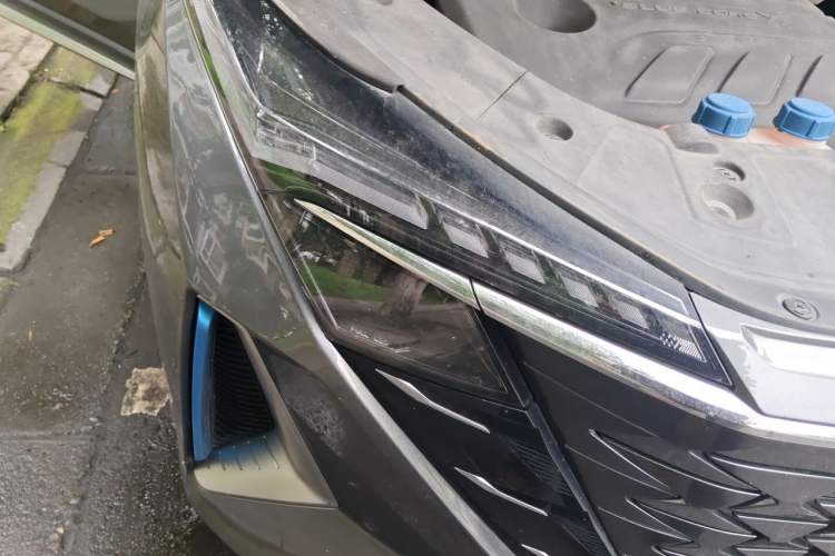 Used CHANGAN OSHAN Z6 New Energy 2023 ZhiDian iDD 150KM Flagship PLUS Smart Parking Edition Right Front Headlight