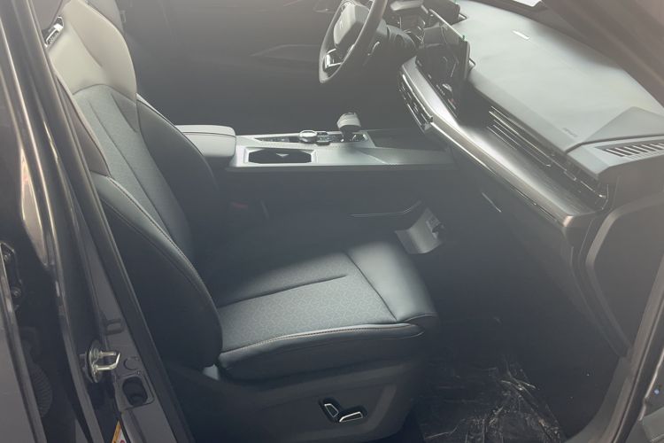 Used CHANGAN OSHAN Z6 New Energy 2023 ZhiDian iDD 150KM Flagship PLUS Right Front Seat
