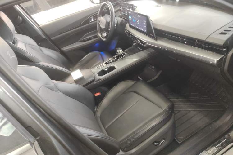 Used CHANGAN OSHAN Z6 New Energy 2023 ZhiDian iDD 150KM Flagship PLUS Smart Parking Edition Right Front Seat