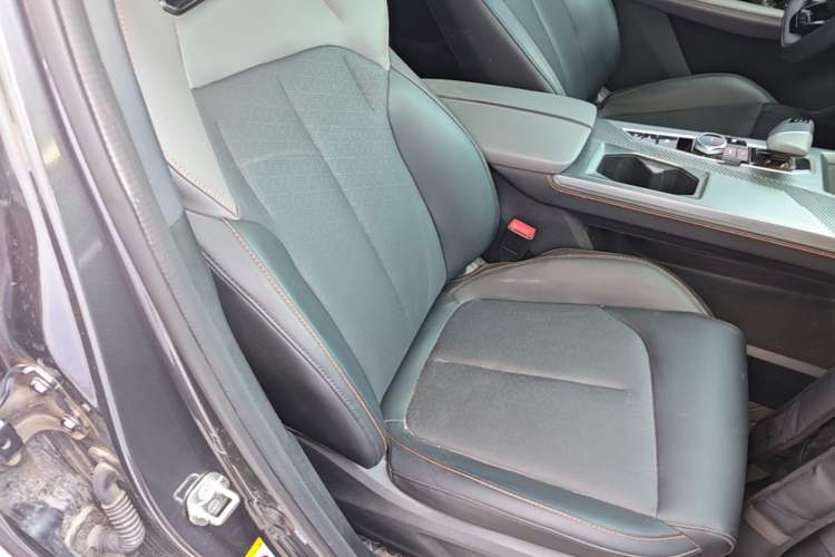 Used CHANGAN OSHAN Z6 New Energy 2023 ZhiDian iDD 150KM Flagship PLUS Smart Parking Edition Right Front Seat