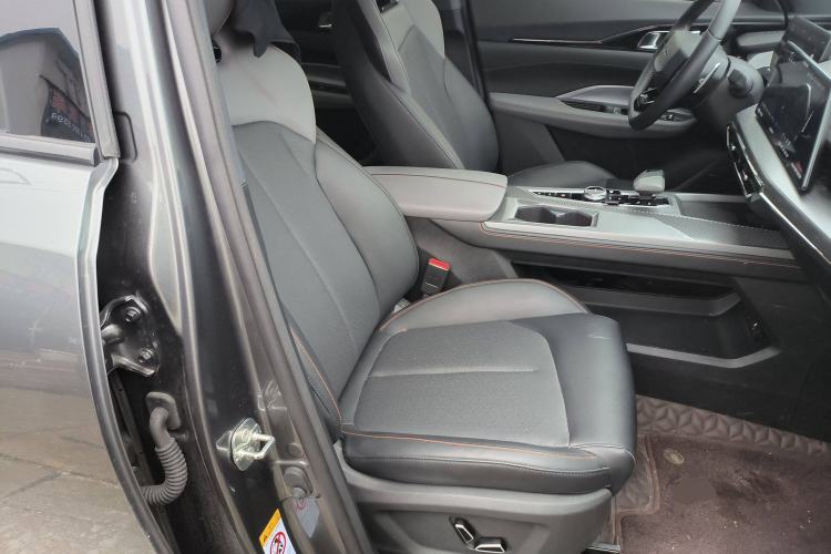 Used CHANGAN OSHAN Z6 New Energy 2023 ZhiDian iDD 150KM Flagship PLUS Smart Parking Edition Right Front Seat