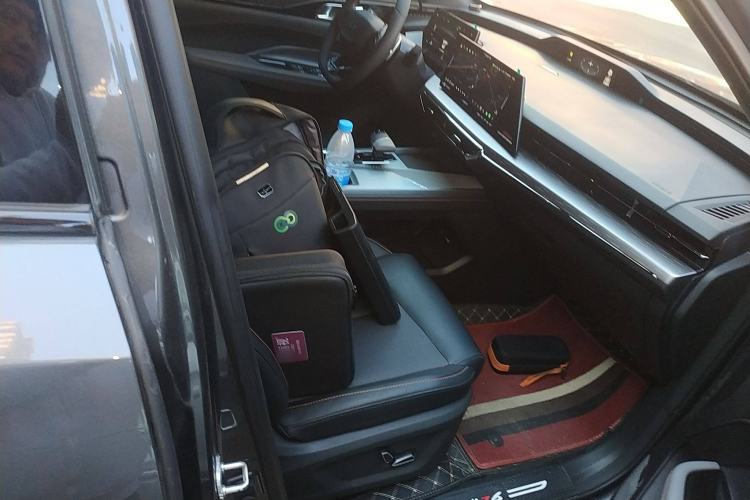 Used CHANGAN OSHAN Z6 New Energy 2023 ZhiDian iDD 150KM Flagship PLUS Right Front Seat