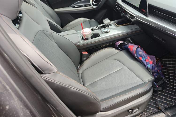 Used CHANGAN OSHAN Z6 New Energy 2023 ZhiDian iDD 150KM Flagship PLUS Smart Parking Edition Right Front Seat