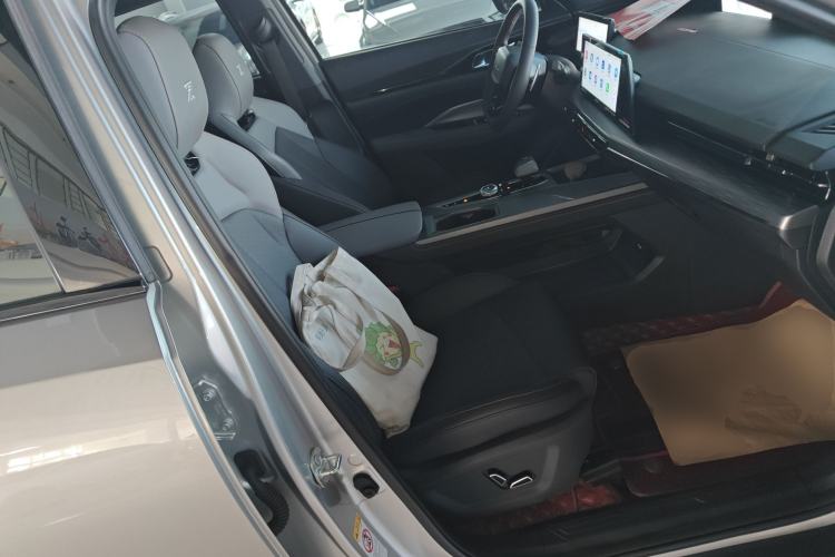 Used CHANGAN OSHAN Z6 New Energy 2023 ZhiDian iDD 150KM Flagship PLUS Smart Parking Edition Right Front Seat