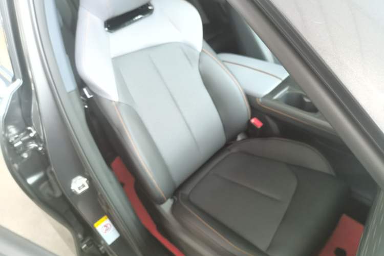 Used CHANGAN OSHAN Z6 New Energy 2023 ZhiDian iDD 150KM Flagship PLUS Right Front Seat