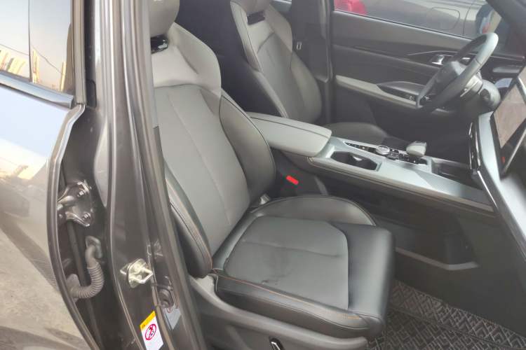 Used CHANGAN OSHAN Z6 New Energy 2023 ZhiDian iDD 150KM Flagship PLUS Right Front Seat