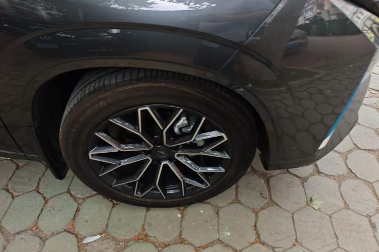 Used CHANGAN OSHAN Z6 New Energy 2023 ZhiDian iDD 150KM Flagship PLUS Smart Parking Edition Right Front Wheel Hub