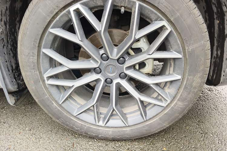 Used CHANGAN OSHAN Z6 New Energy 2023 ZhiDian iDD 150KM Flagship PLUS Right Front Wheel Hub