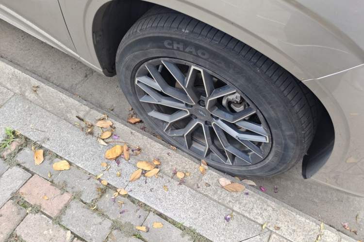 Used CHANGAN OSHAN Z6 New Energy 2023 ZhiDian iDD 150KM Flagship PLUS Right Front Wheel Hub