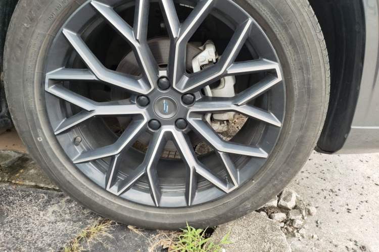Used CHANGAN OSHAN Z6 New Energy 2023 ZhiDian iDD 150KM Flagship PLUS Right Front Wheel Hub