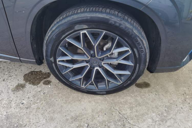 Used CHANGAN OSHAN Z6 New Energy 2023 ZhiDian iDD 150KM Flagship PLUS Right Front Wheel Hub